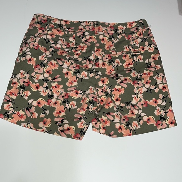 White House Black Market Floral Coastal 5” Shorts | Sage & Coral | size 0 - Picture 6 of 8